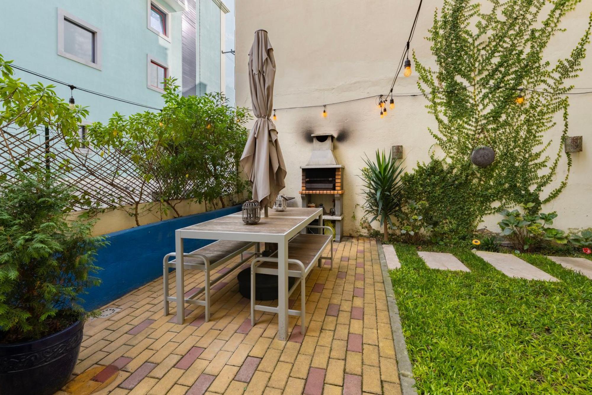 Lisbon Intendente Terrace Apartment With Bbq Luaran gambar